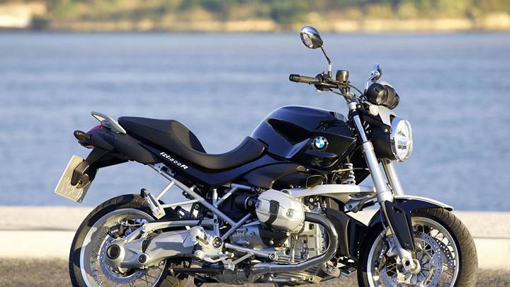 BMW R 1200 R CLASSIC Near River Side In Black